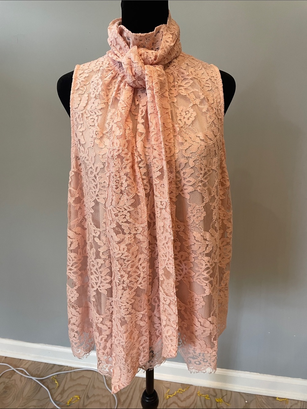 Pink Lace Tie-Neck Sleeveless Blouse super cute like new